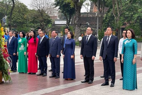 Lãnh đạo thành phố Hà Nội dâng hoa kỷ niệm 154 năm Ngày sinh V.I.Lênin