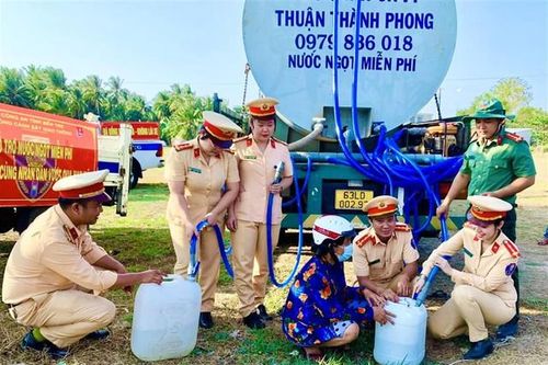 Chung tay mang nước ngọt đến với người dân vùng hạn mặn Bến Tre
