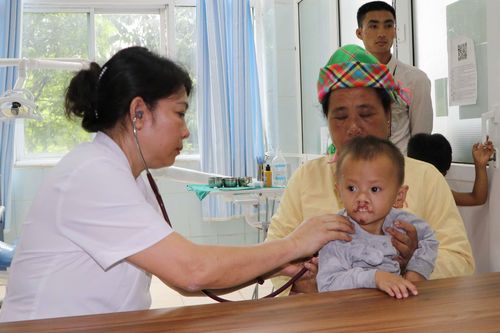 Phẫu thuật miễn phí cho 32 trẻ hở vòm miệng, hở môi ở Lai Châu