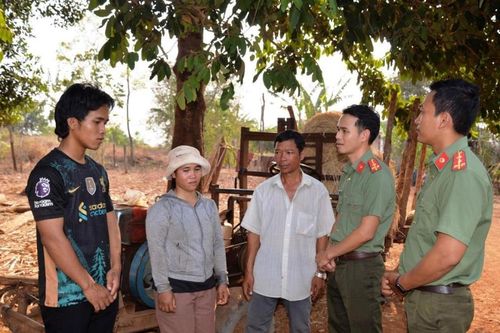 Ngày về đầy may mắn của những người trót bị lừa phỉnh vượt biên sang Thái Lan