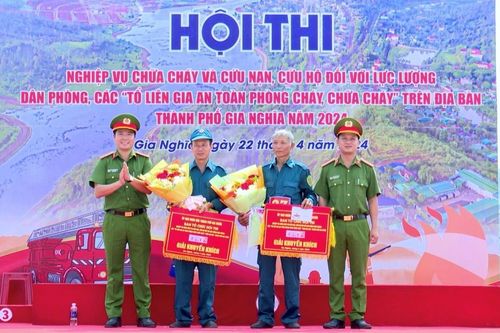 Sôi nổi Hội thi nghiệp vụ chữa cháy và CNCH ở thành phố Gia Nghĩa