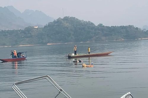 Tìm thấy thi thể 2 phụ nữ bị đắm thuyền trên lòng hồ sông Đà