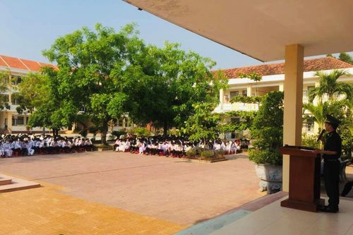 Tổ chức chương trình 'Tiết học biên cương' và truyền thông sức khỏe cho các em học sinh