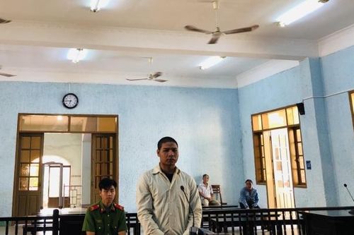 Gia Lai: Bị 'vợ hờ' chửi bới, thanh niên cầm dao chém vợ tử vong