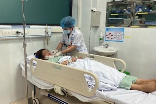 Cứu cô gái bị thương nặng do tai nạn giao thông trên đảo Quan Lạn