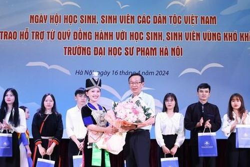 Nữ sinh vùng khó viết lên câu chuyện rất riêng vượt qua hoàn cảnh