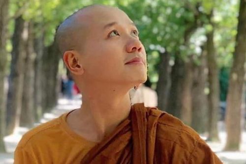 Nhà sư giỏi tiếng Anh có học vị ngoài đời, xuất gia viết sách giúp người an yên