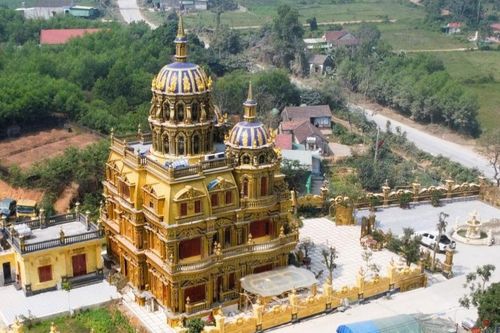 Ngày trăm người đến xem, chủ lâu đài dát vàng tiết lộ số tiền điện không ngờ