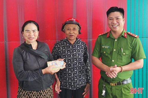Cụ bà nhặt được tiền rơi, tìm người trả lại