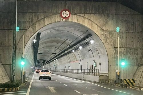 Không có việc sụt lún ở Hầm đường bộ qua Đèo Cả, xe lưu thông bình thường