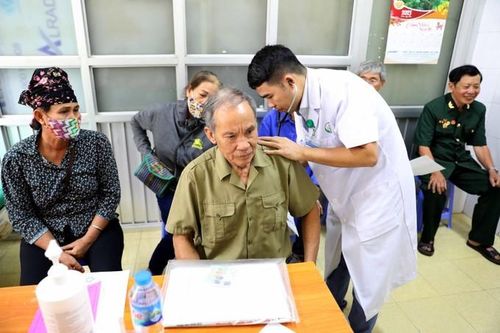 Điện Biên: Hơn 1.000 người dân và thiếu nhi các dân tộc được khám bệnh, cấp thuốc miễn phí
