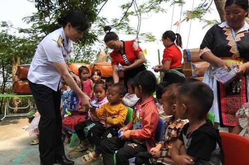 Hải đoàn 128 bàn giao phòng học cho trường mầm non tại Điện Biên