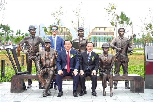 Biểu tượng vinh danh Người xây dựng
