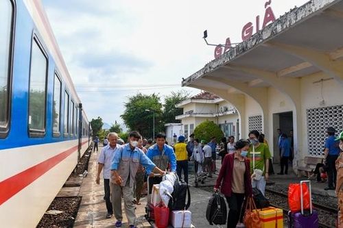 Chuyển tải gần 30 nghìn hành khách do sự cố sạt lở hầm Bãi Gió