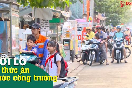 Nỗi lo từ thức ăn trước cổng trường