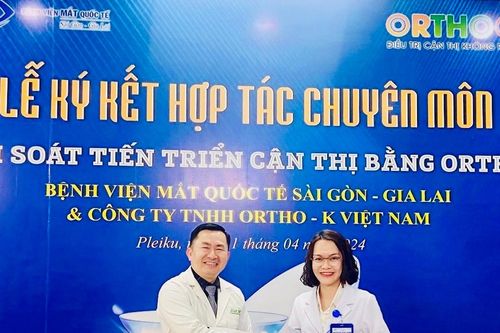 Chuyển giao kỹ thuật điều trị tật khúc xạ không phẫu thuật cho BV Mắt quốc tế Sài Gòn-Gia Lai