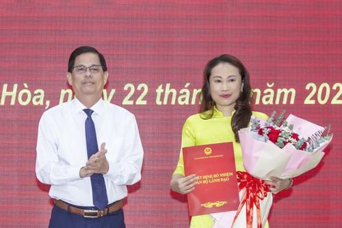 Bà Phan Hải Thoại giữ chức vụ Phó Chủ tịch UBND thị xã Ninh Hòa