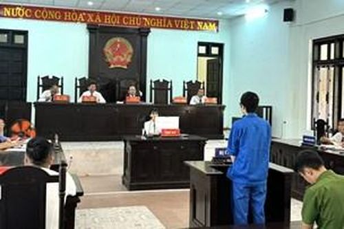 Dùng thủ đoạn đáo hạn 'sổ đỏ' vay ngân hàng để chiếm đoạt gần 1 tỷ đồng
