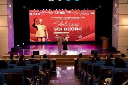 Nhìn lại đêm Chung kết Hội thi Olympic các môn khoa học Mác - Lênin và Tư tưởng Hồ Chí Minh cấp Trường: Ánh sáng Soi đường năm học 2023 - 2024 đầy bùng nổ