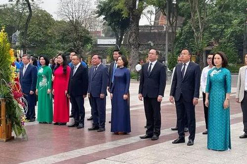 Lãnh đạo TP Hà Nội, dâng hoa kỷ niệm Ngày sinh V.I.Lênin