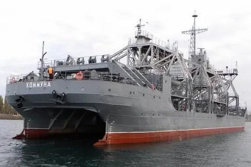 Ukraine đánh trúng tàu lâu đời nhất của Nga ở Crimea
