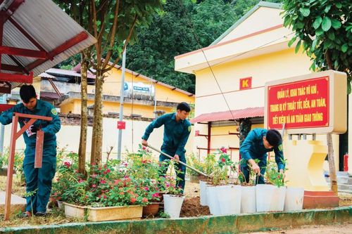Xây dựng doanh trại chính quy, sáng, xanh, sạch, đẹp