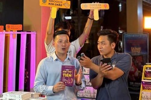 Bán sách trên livestream tại Ngày Sách và Văn hóa đọc Việt Nam