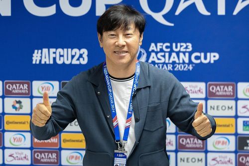 U23 Indonesia vào tứ kết, HLV Shin Tae-yong vẫn ấm ức trọng tài thiên vị Qatar