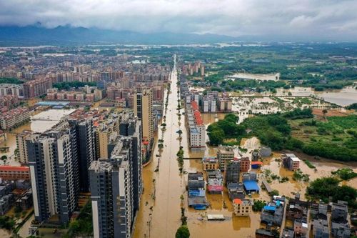 6 ngôi làng 'kẹt' trong lũ lụt, Trung Quốc cử 300 nhân viên giải cứu ngày đêm