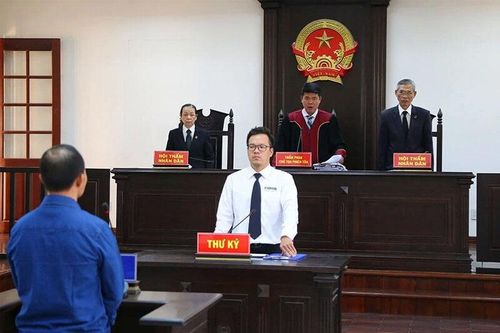 Thời hạn chuẩn bị xét xử vụ án hình sự với tội phạm ít nghiêm trọng là bao lâu?