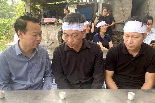 Bí thư Tỉnh ủy Yên Bái thăm viếng gia đình nạn nhân tử vong trong vụ tai nạn ở nhà máy xi măng