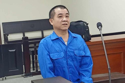 Gã đàn ông bán tạp hóa bệnh hoạn