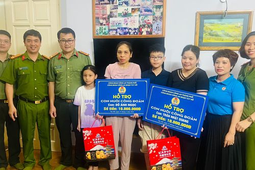 Nghĩa cử lớn của Chương trình 'Con nuôi Công đoàn' Công an quận Tây Hồ