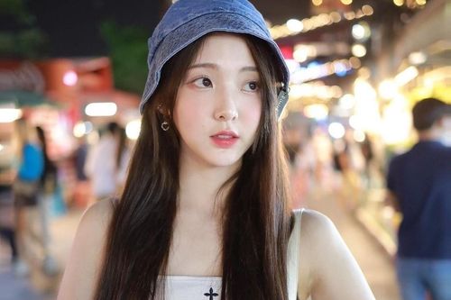 Sắc vóc bạn gái của nam thần Thái Lan Bright