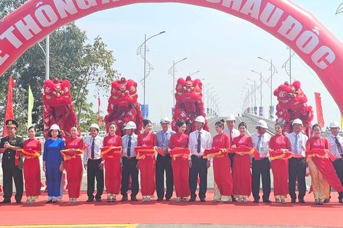 Thông xe cầu Châu Đốc, rút ngắn thời gian Đồng Tháp đi Kiên Giang