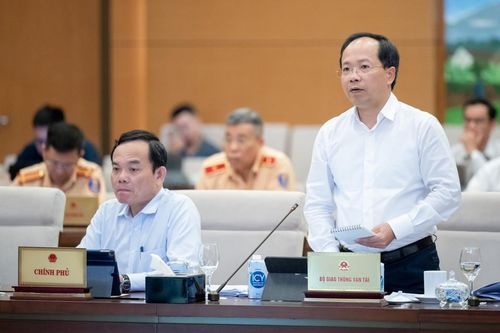 Quan tâm hệ thống đường hành lang giao thông, trạm dừng nghỉ trên cao tốc