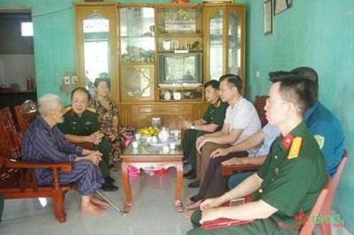 Thăm, tặng quà chiến sĩ Điện Biên trên địa bàn tỉnh Tuyên Quang