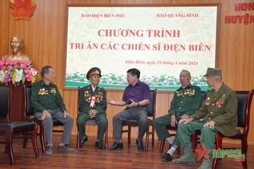 Trao 20 suất quà tri ân Chiến sĩ Điện Biên