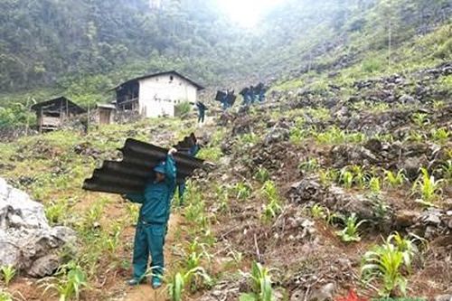 Huyện Mèo Vạc (Hà Giang): Lực lượng vũ trang giúp dân khắc phục hậu quả do mưa gió