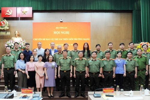 Tăng cường các mặt công tác bảo vệ trẻ em trên môi trường mạng