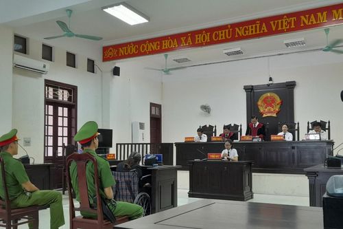 Lừa đảo, sử dụng 'sổ đỏ' giả vì sa lầy 'lướt cọc'