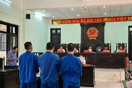 Chém người vì mâu thuẫn trên bàn nhậu, 3 bị cáo ở Huế lĩnh án tù