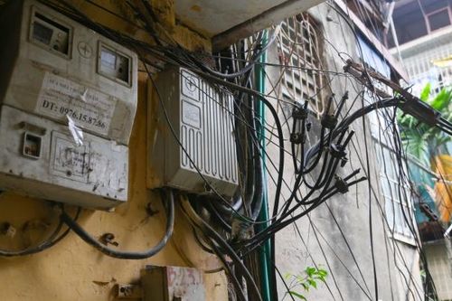Nhà tập thể cũ xuống cấp nghiêm trọng, khách xem cầm tiền tỷ từ bỏ ý định mua nhà
