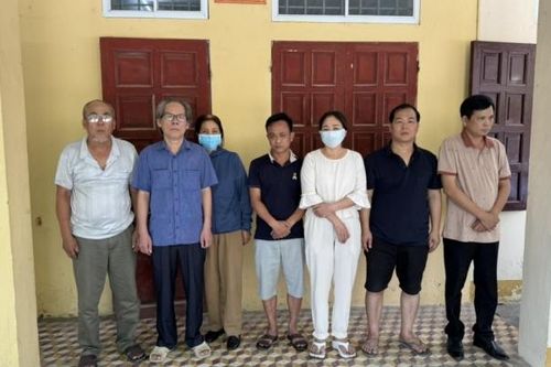 Bắt nhóm đối tượng đang 'sát phạt' nhau trên chiếu bạc ở Quảng Bình