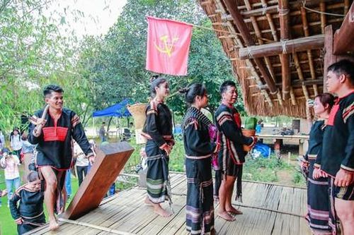 Tận mắt chứng kiến nghi thức rước rể của dân tộc Ê Đê ngay tại Hà Nội