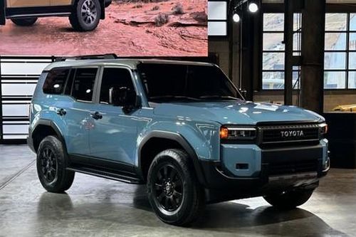 Toyota Land Cruiser đời mới bị bán chênh giá hàng chục nghìn USD
