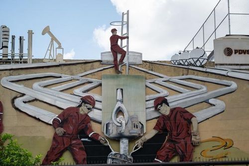 Vì sao Mỹ giảm nhẹ trừng phạt dầu mỏ Venezuela?