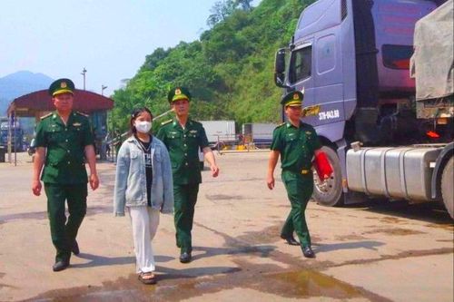 Giải cứu bé gái bị lừa bán ra nước ngoài