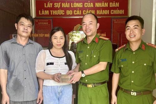 Người phụ nữ xúc động nhận lại 400 triệu đồng chuyển nhầm sau 3 tháng
