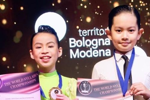Con trai 9 tuổi của Khánh Thi - Phan Hiển lại vô địch Dancesport thế giới